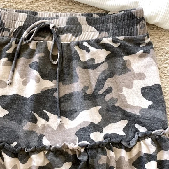 Camo Print Tiered Mini Skirt - Picture 4 of 7